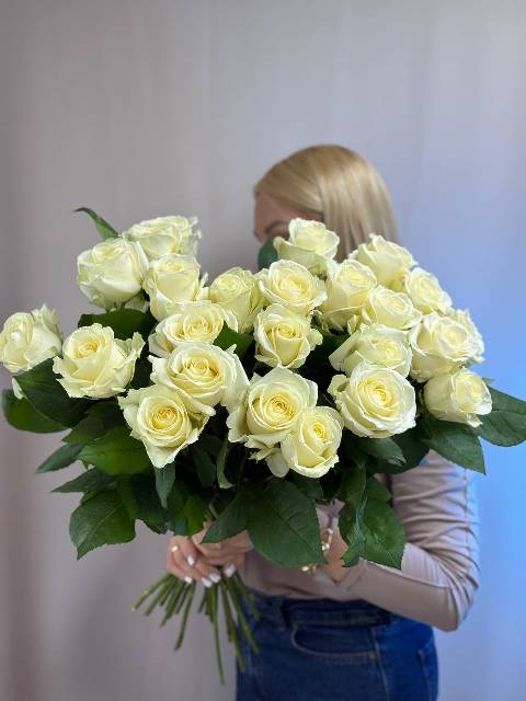 Букет из 25 роз белого цвета